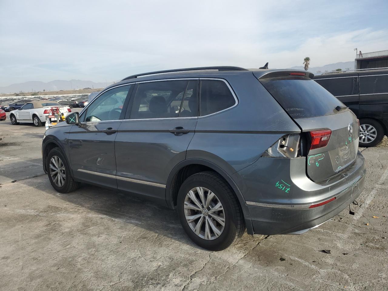 2018 Volkswagen Tiguan - Image 2