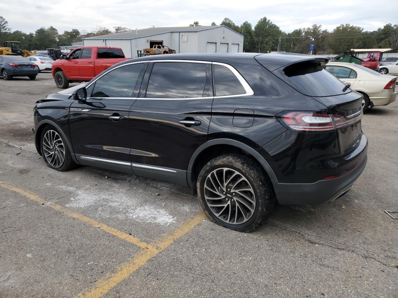 2019 Lincoln Nautilus - Image 2
