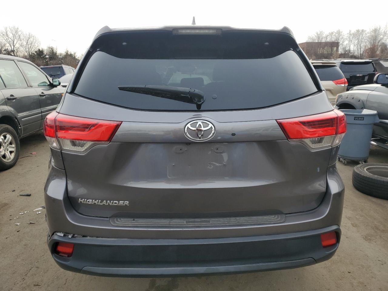 2017 Toyota Highlander - Image 6