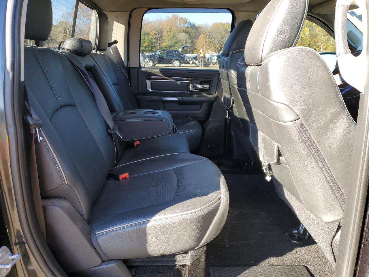 2015 RAM 1500 - Image 10