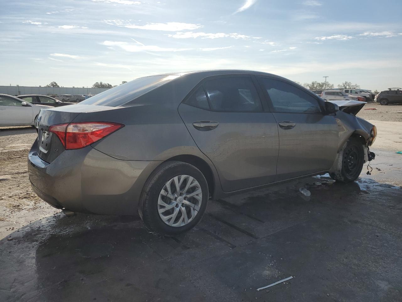 VIN 2T1BURHE0JC101290 2018 TOYOTA COROLLA no.3