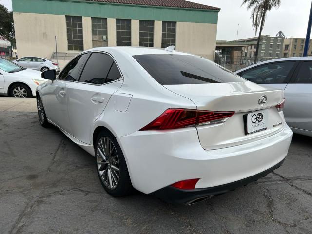 Sedans LEXUS IS 2017 White