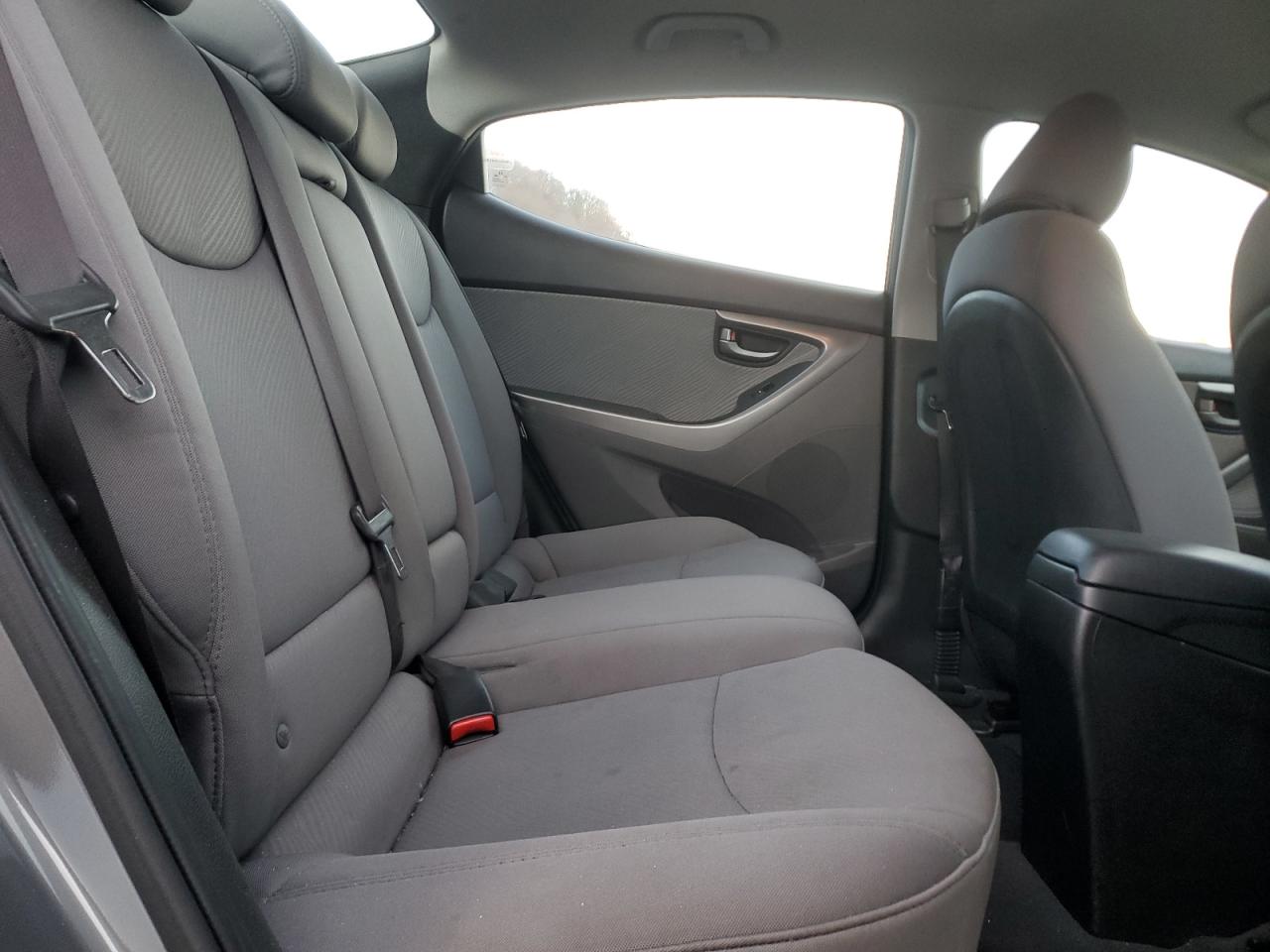 2013 Hyundai Elantra - Image 10