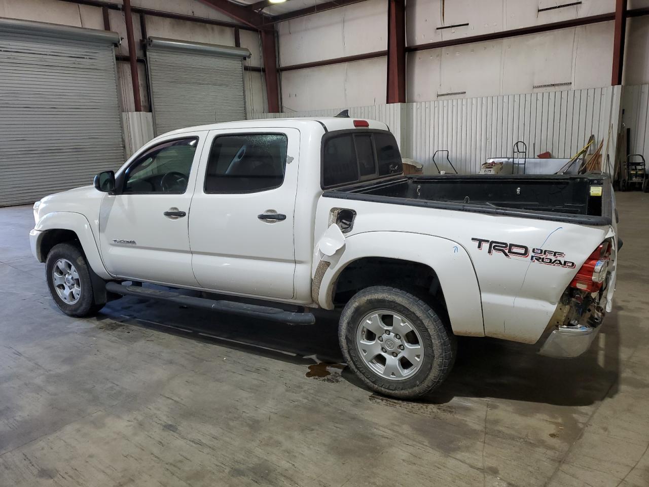 2015 Toyota Tacoma - Image 2