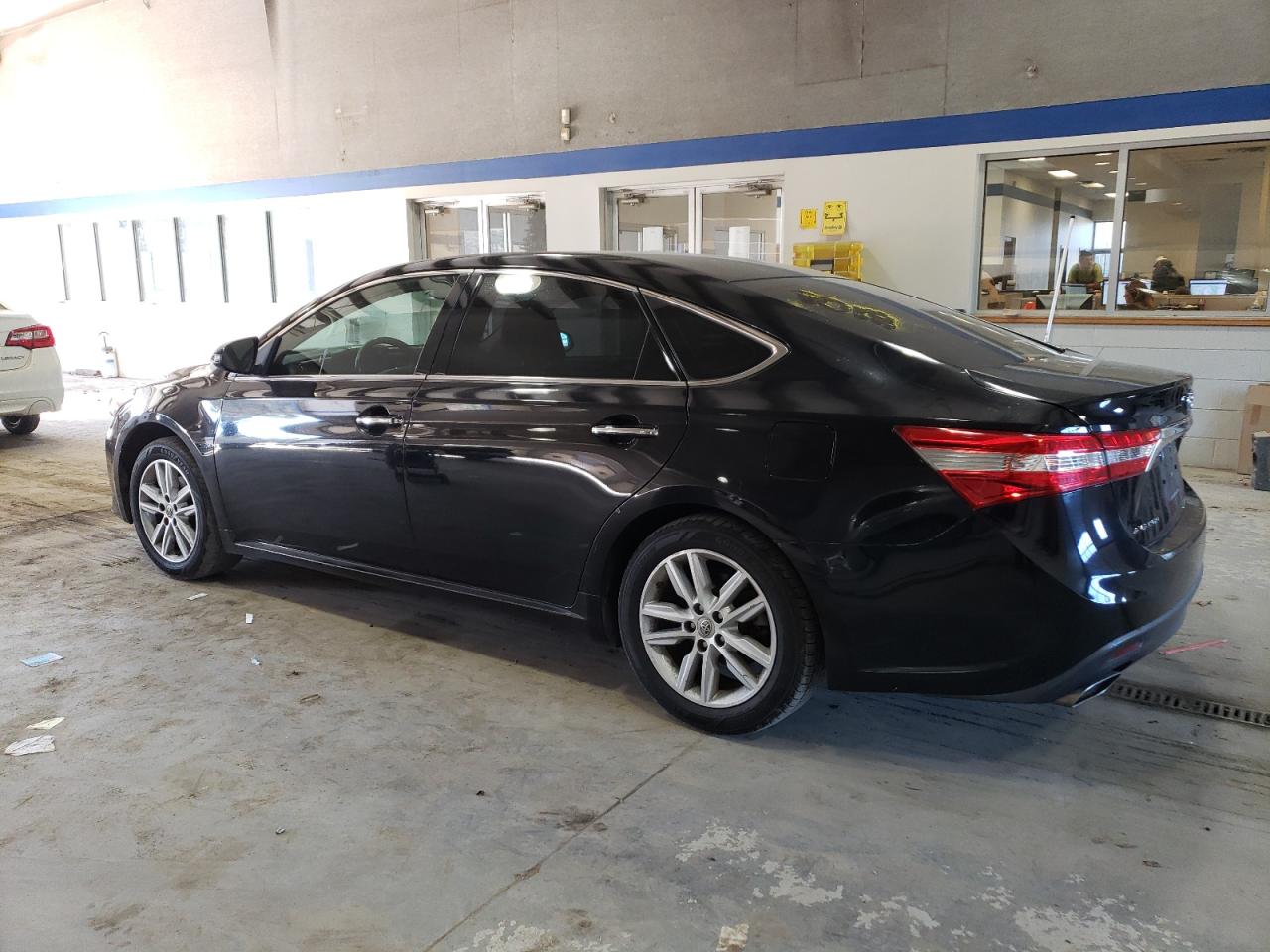 2014 Toyota Avalon - Image 2