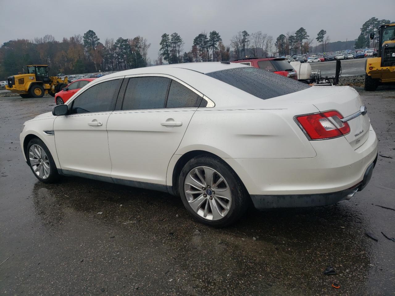 2011 Ford Taurus - Image 2