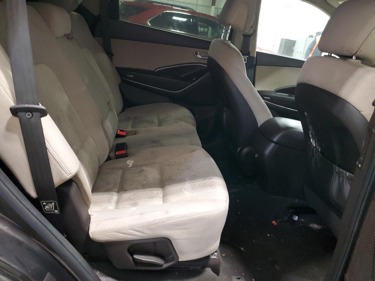 2017 Hyundai Santa Fe - Image 11