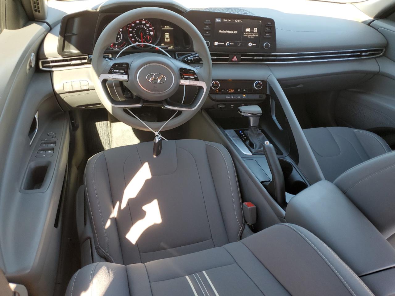2023 Hyundai Elantra - Image 8