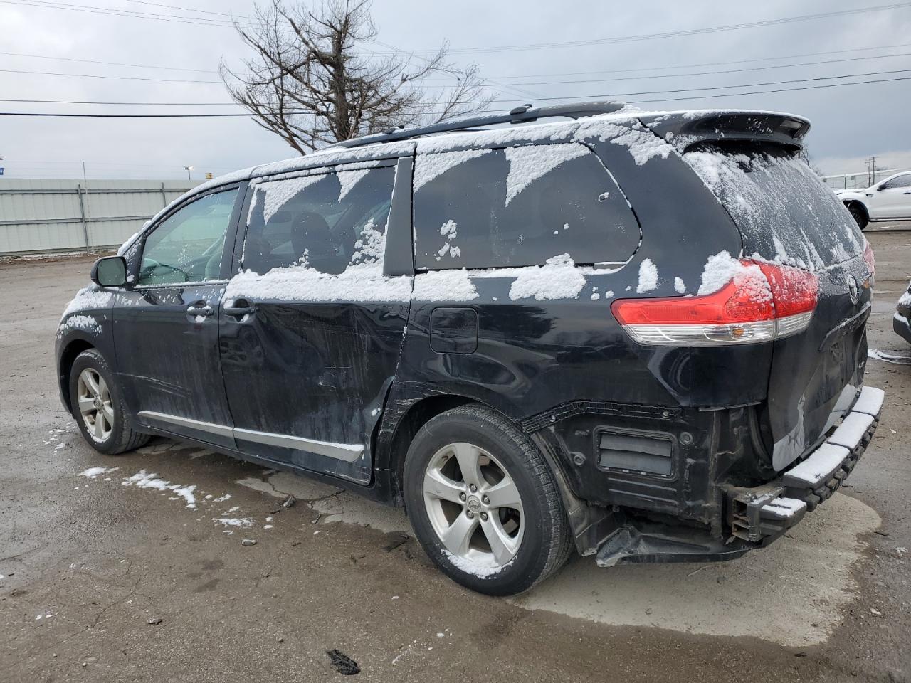 2012 Toyota Sienna - Image 2