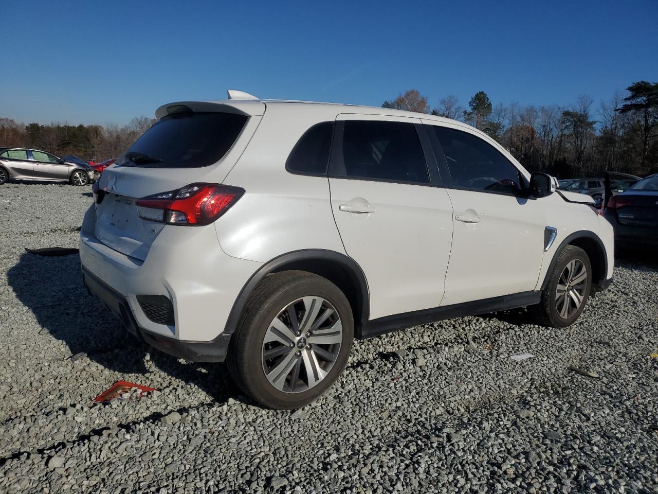 2021 Mitsubishi Outlander - Image 3