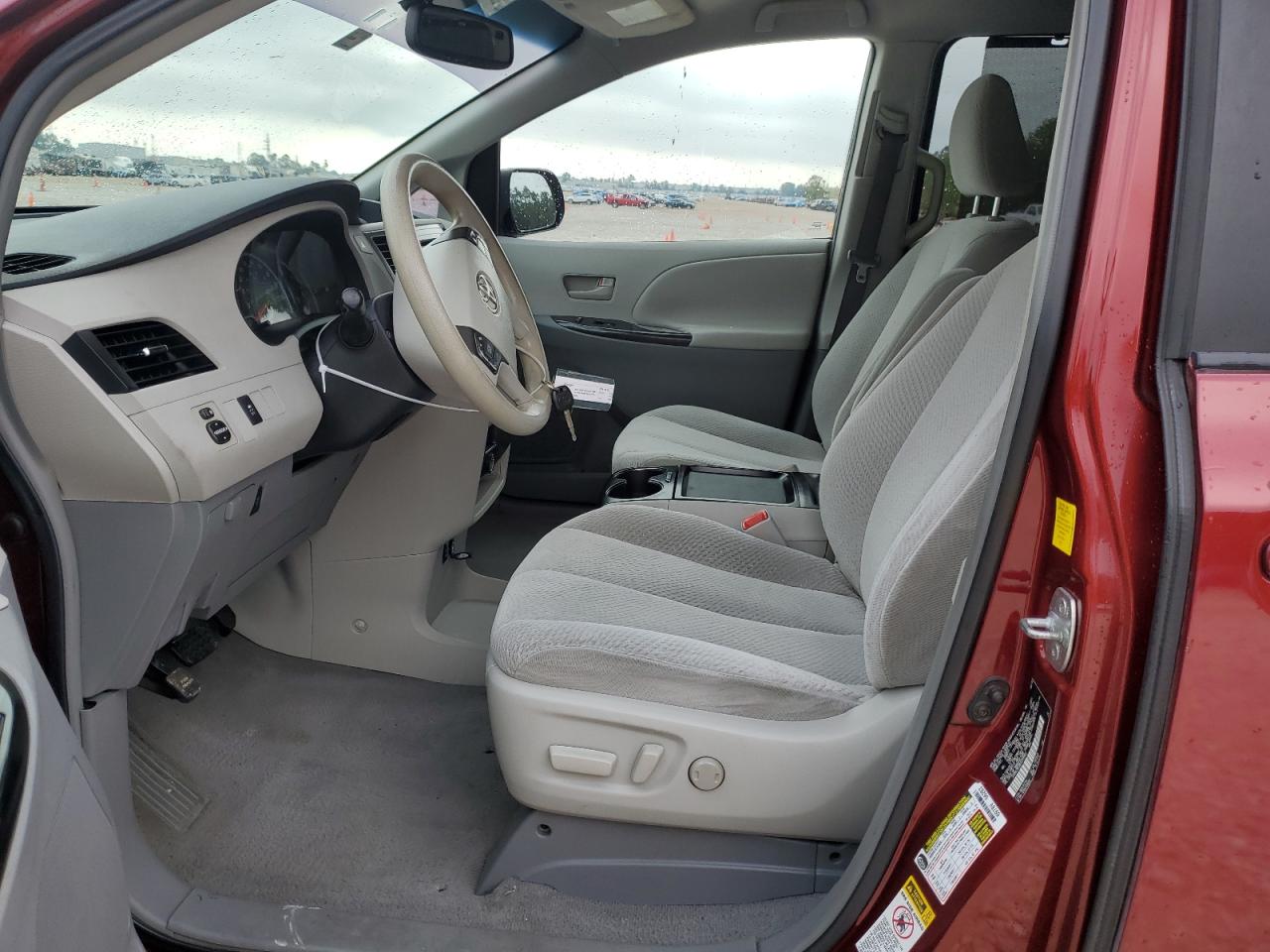 2011 Toyota Sienna - Image 7