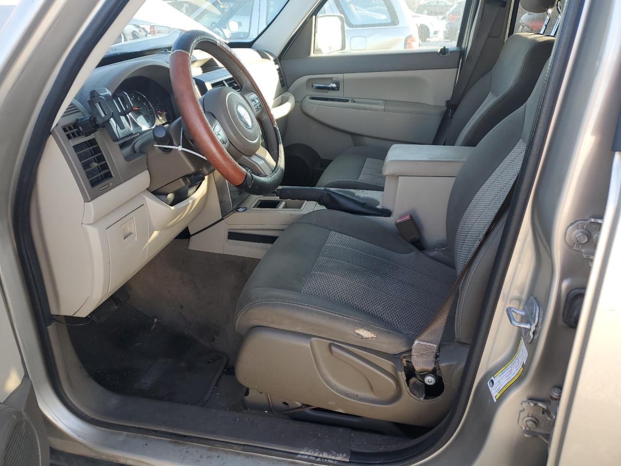 2011 Jeep Liberty (North America) - Image 7