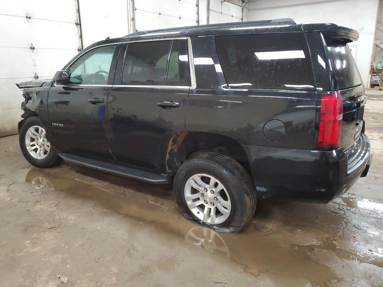 VIN 1GNSKAKC8KR277260 2019 CHEVROLET TAHOE no.2