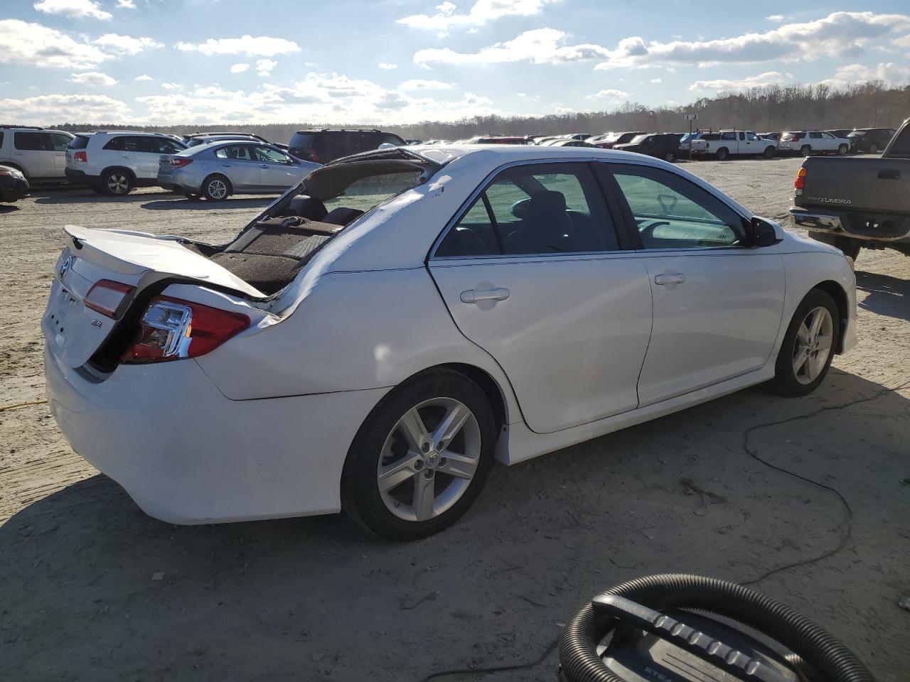 2014 Toyota Camry - Image 3