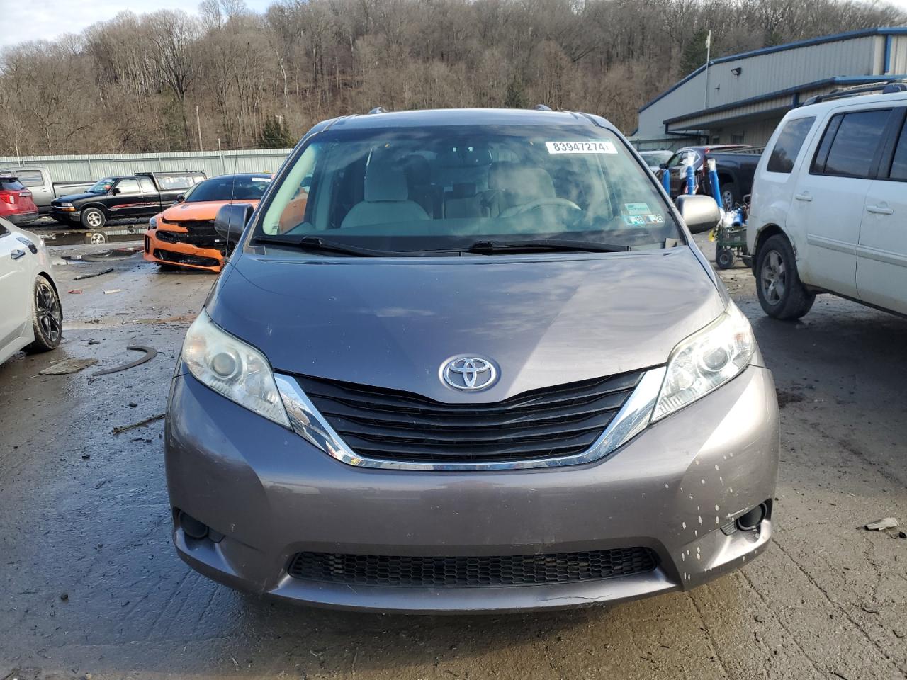 2011 Toyota Sienna - Image 5
