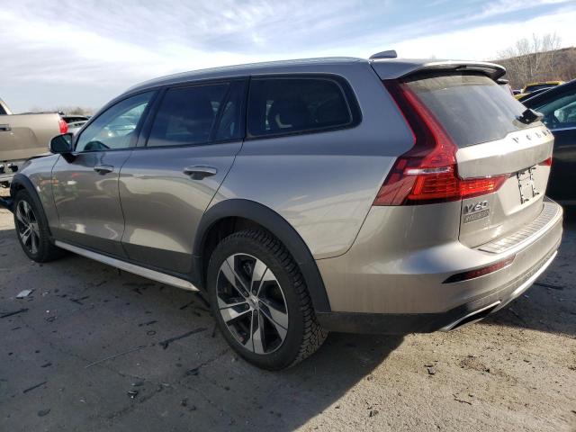  VOLVO V60 2021 Золотой