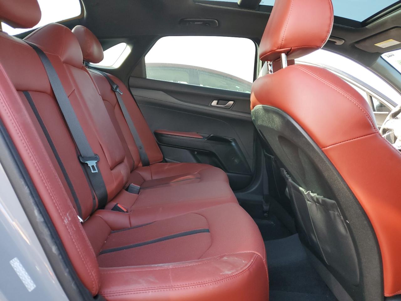 2022 Kia K5 - Image 10