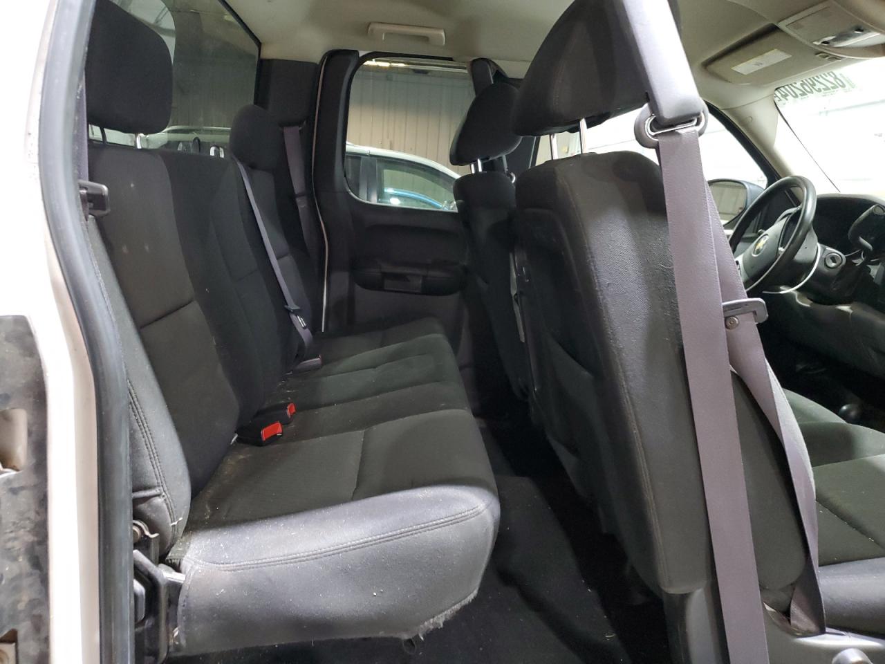 2011 Chevrolet Silverado - Image 10