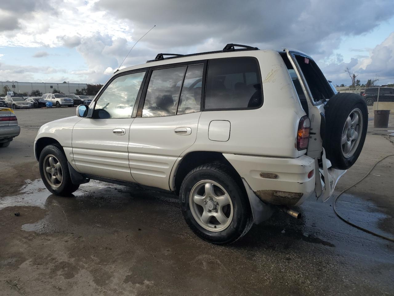 2000 Toyota RAV 4 - Image 2