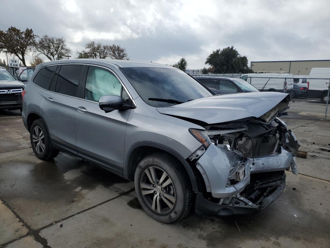 VIN 5FNYF6H44JB067702 2018 HONDA PILOT no.4