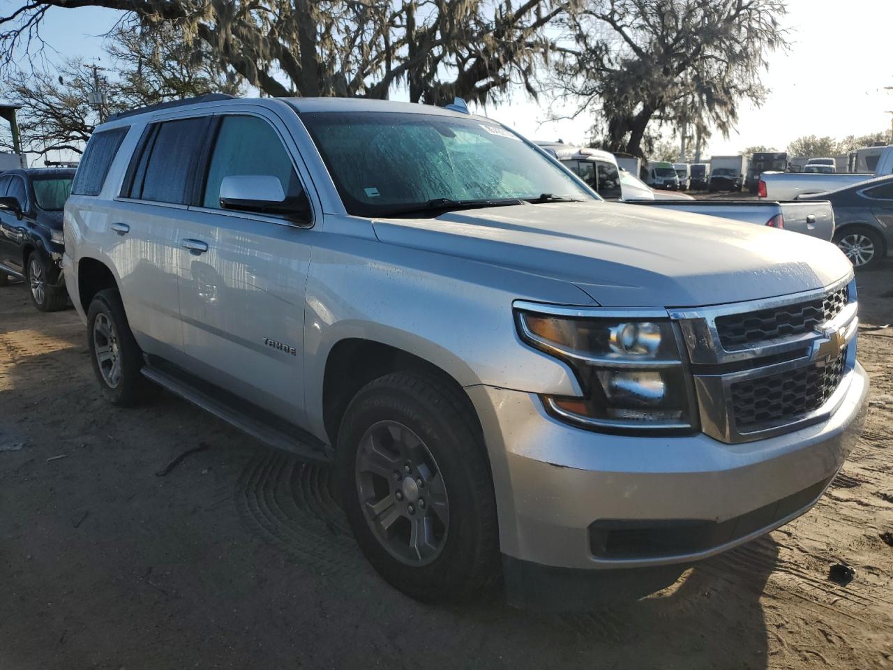 VIN 1GNSCAKC4JR382230 2018 CHEVROLET TAHOE no.4