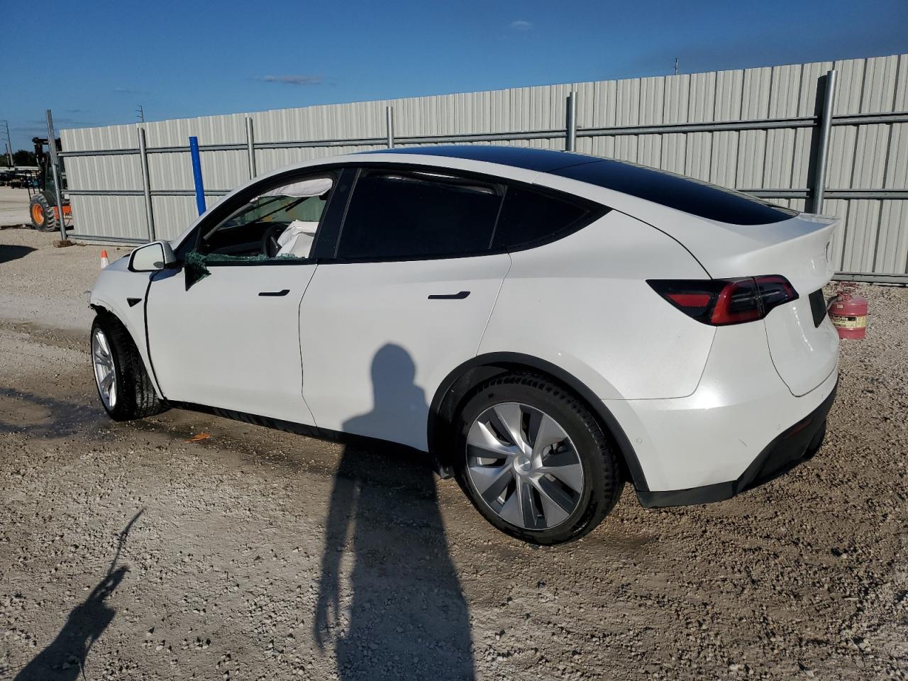 VIN 7SAYGDEE9NF331729 2022 TESLA MODEL Y no.2