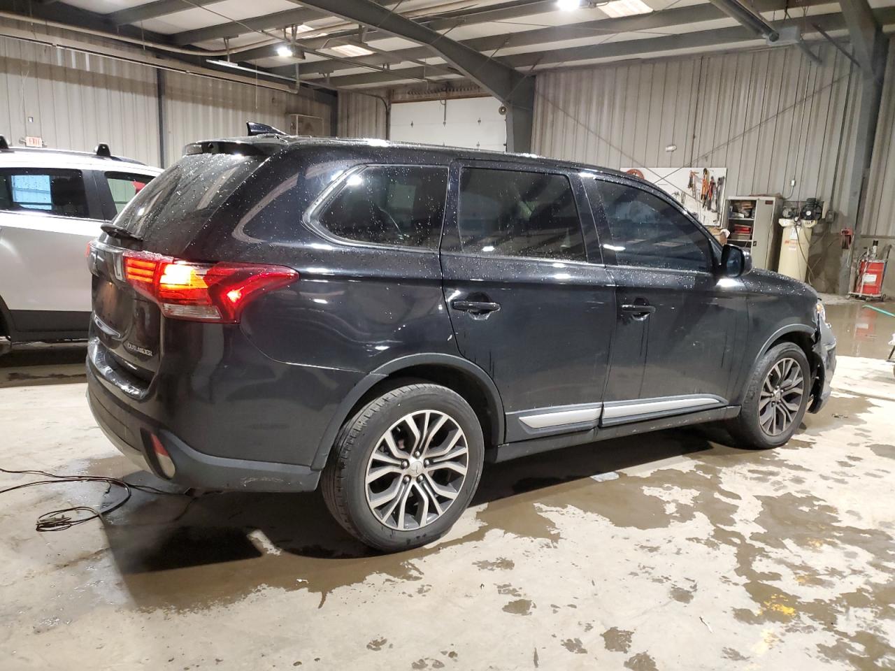 VIN JA4AZ3A36JZ058125 2018 MITSUBISHI OUTLANDER no.3