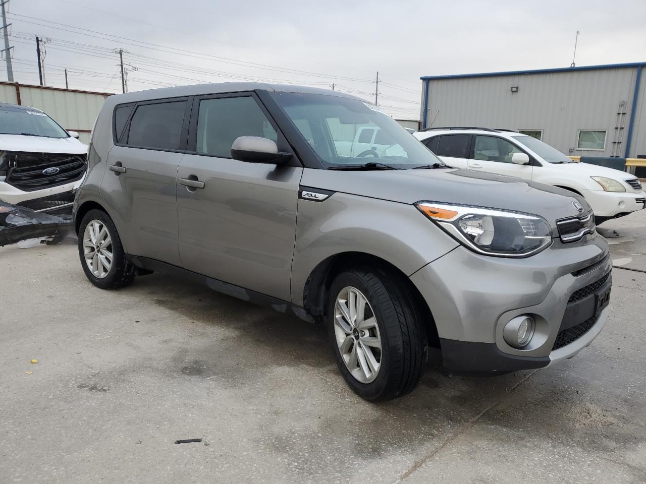 VIN KNDJP3A51K7698818 2019 KIA SOUL no.4