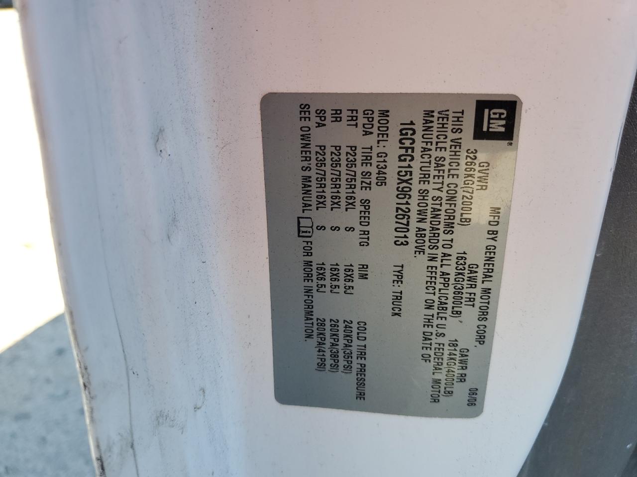 2006 Chevrolet Express - Image 13