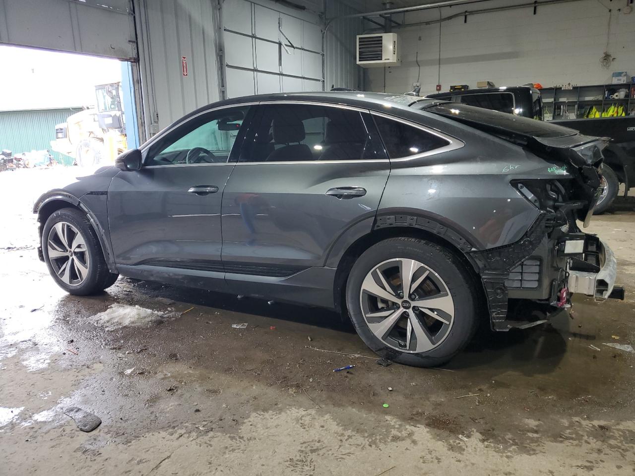 WA1DAAGE5RB012663 2024 AUDI Q8 - Image 2