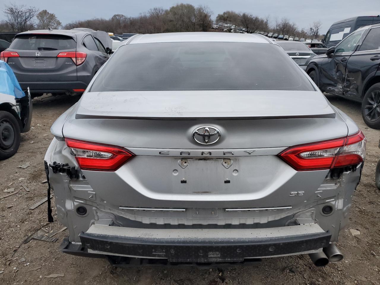 VIN 4T1B11HK7JU033200 2018 TOYOTA CAMRY no.6