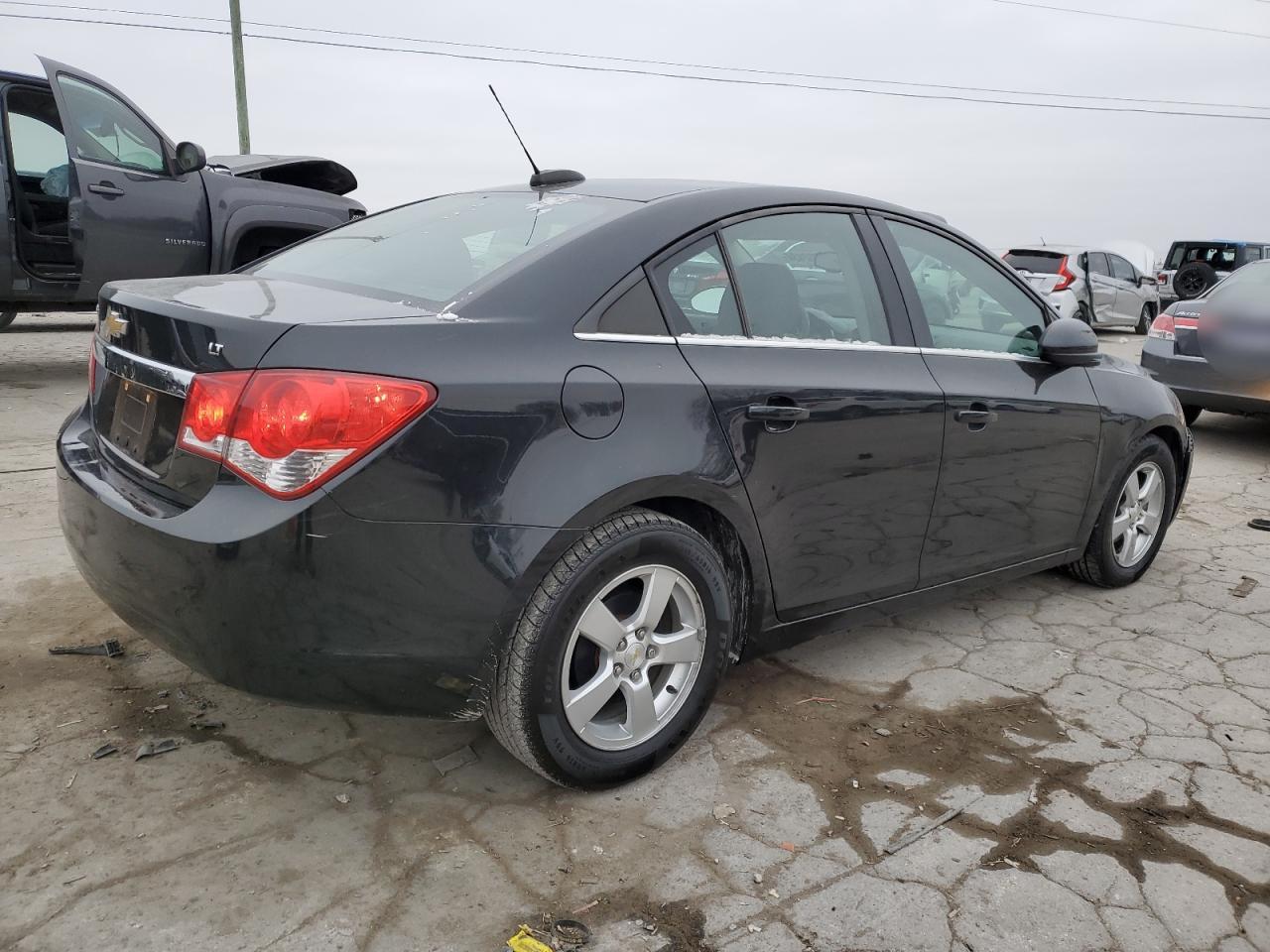 VIN 1G1PC5SB8F7105945 2015 CHEVROLET CRUZE no.3