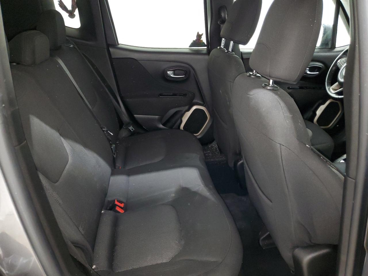 2016 Jeep Renegade - Image 11