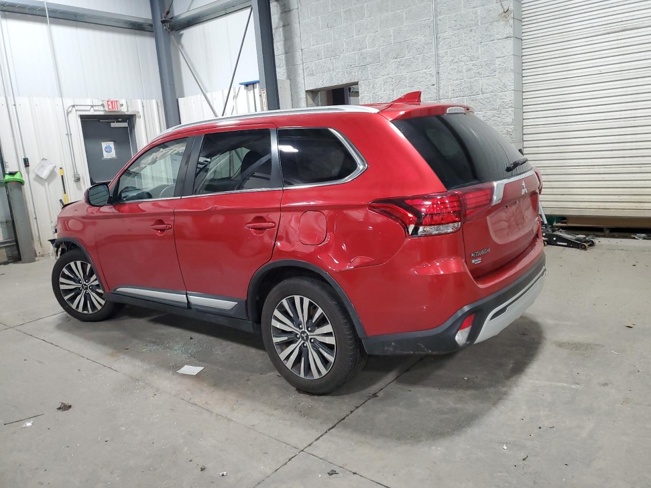 2019 Mitsubishi Outlander - Image 2