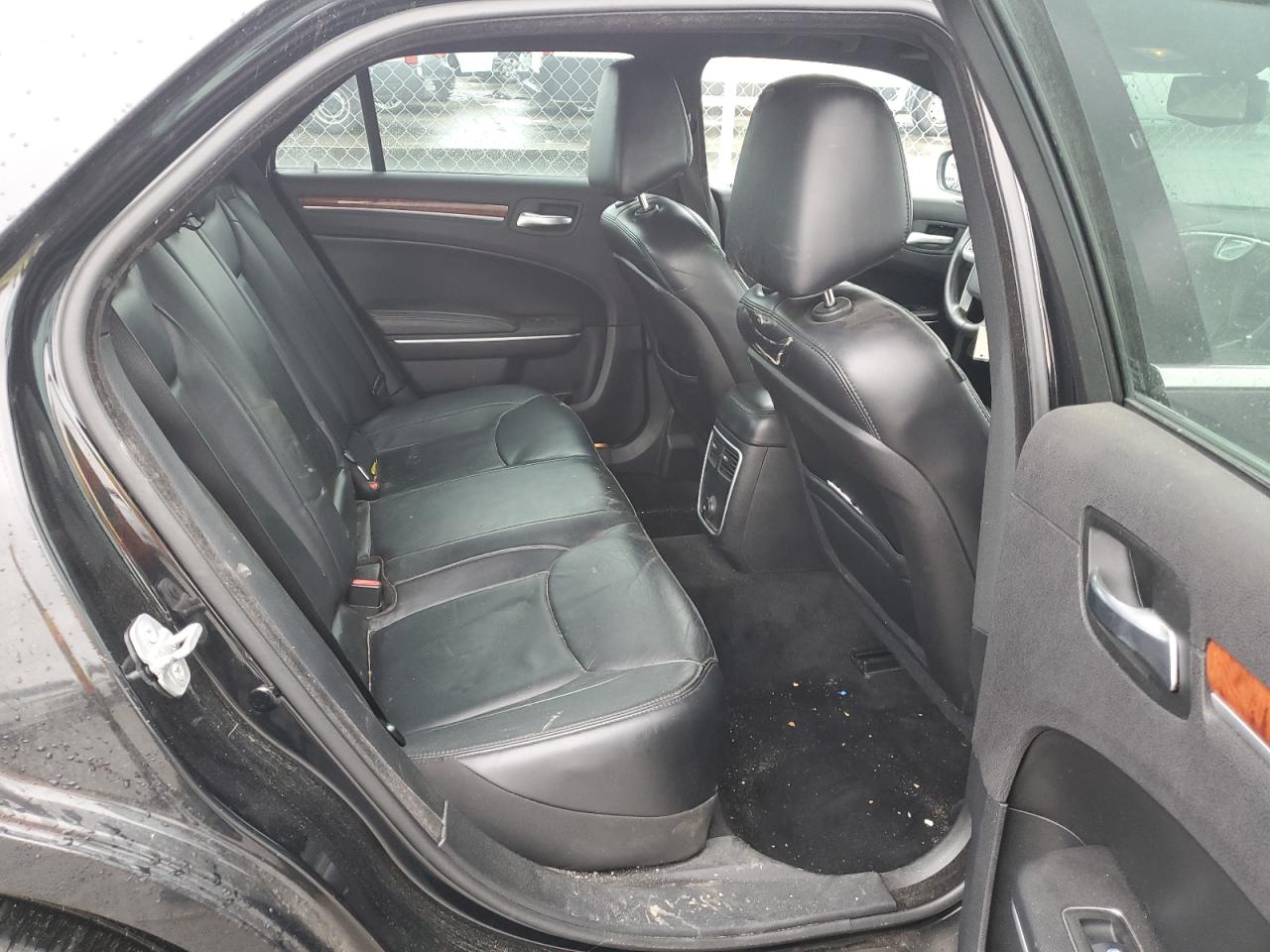2014 Chrysler 300 - Image 10