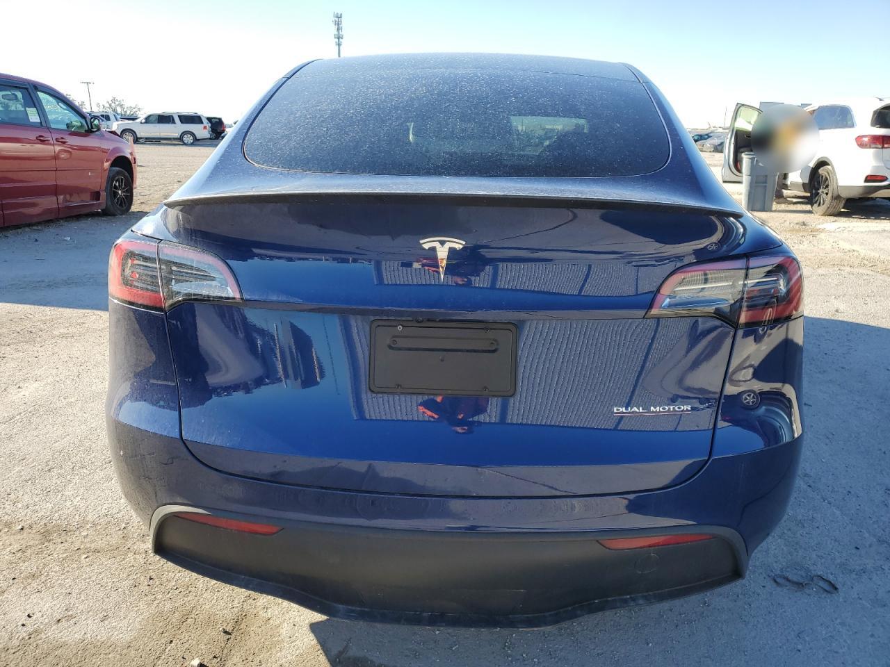 2024 Tesla Model Y VIN: 7SAYGDEFXRF020390 Lot: 82750204