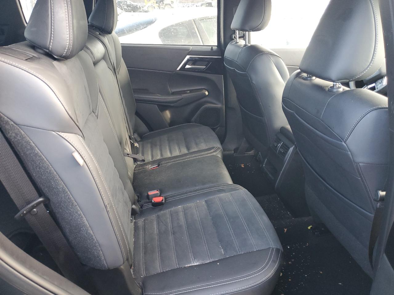 2024 Mitsubishi Outlander - Image 11