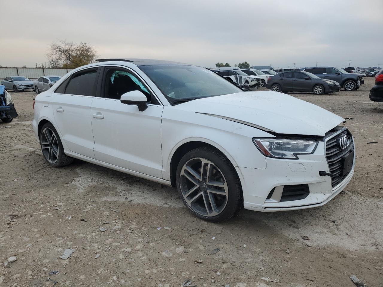 VIN WAUAUGFFXK1014401 2019 AUDI A3 no.4