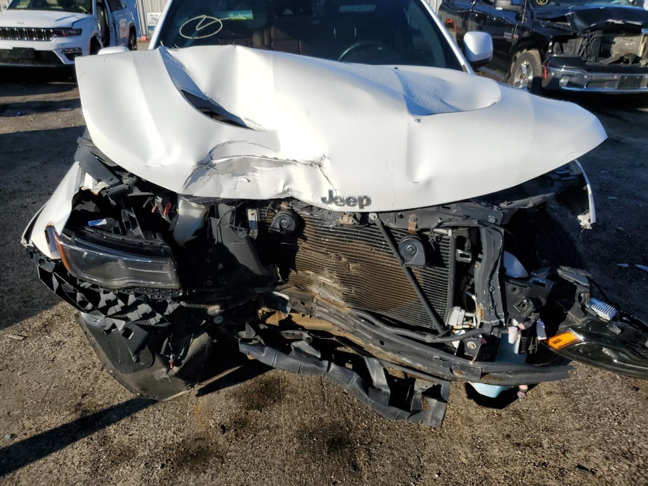 2016 Jeep Grand Cherokee - Image 12