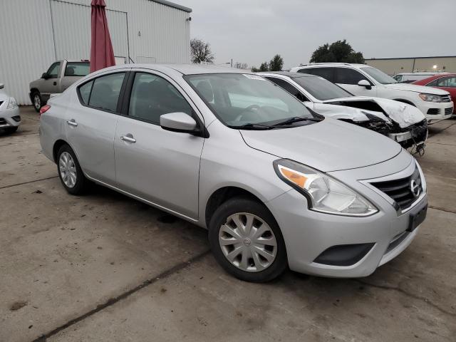  NISSAN VERSA 2015 Srebrny