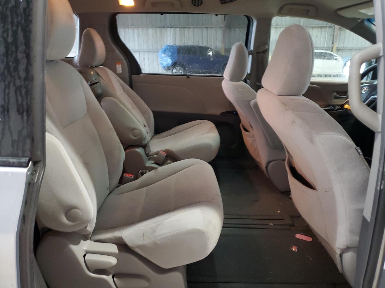 2015 Toyota Sienna - Image 11