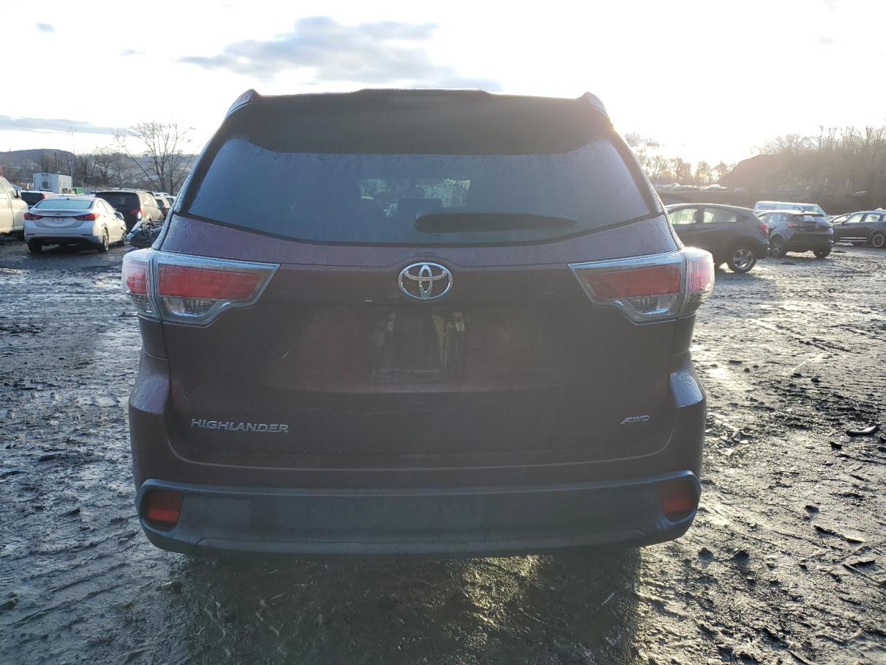 2016 Toyota Highlander - Image 6