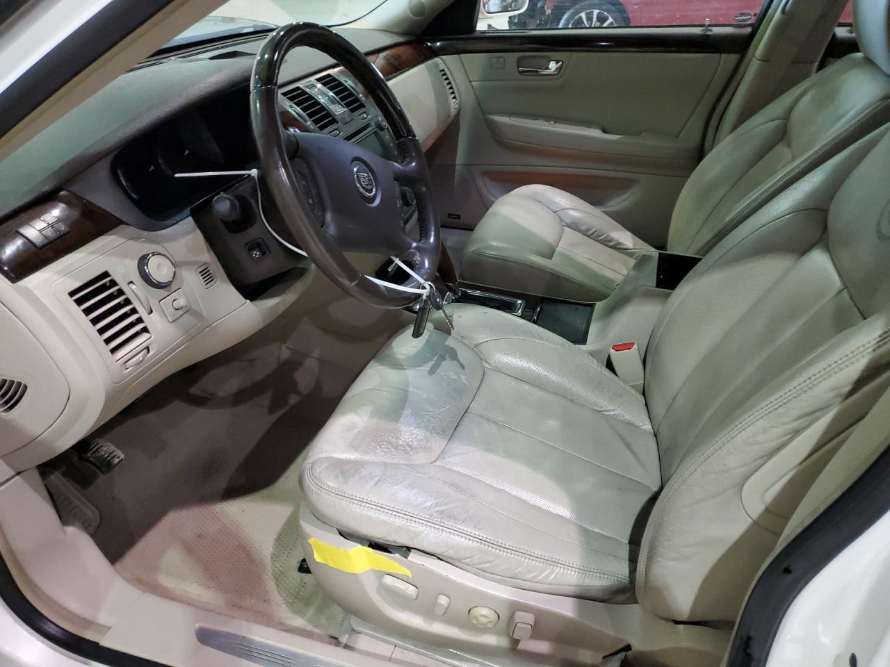 2011 Cadillac DTS - Image 7