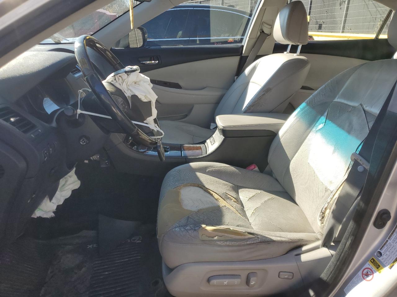 2010 Lexus ES - Image 7