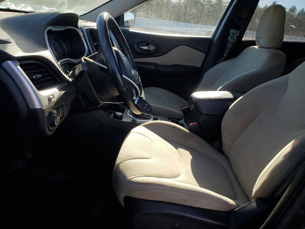 2015 Jeep Cherokee Latitude VIN: 1C4PJMCB5FW610756 Lot: 82249644