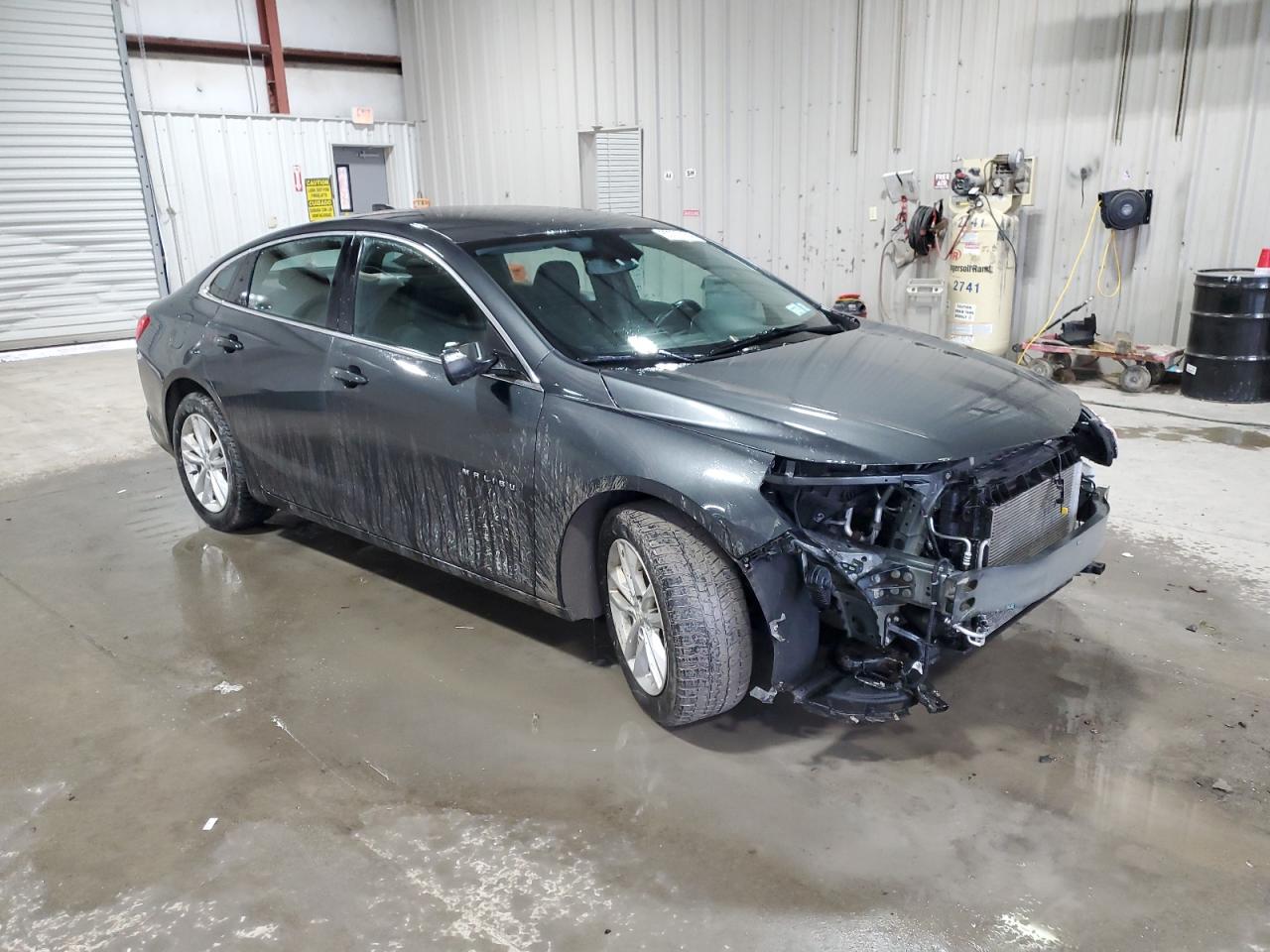 VIN 1G1ZD5ST6JF240676 2018 CHEVROLET MALIBU no.4