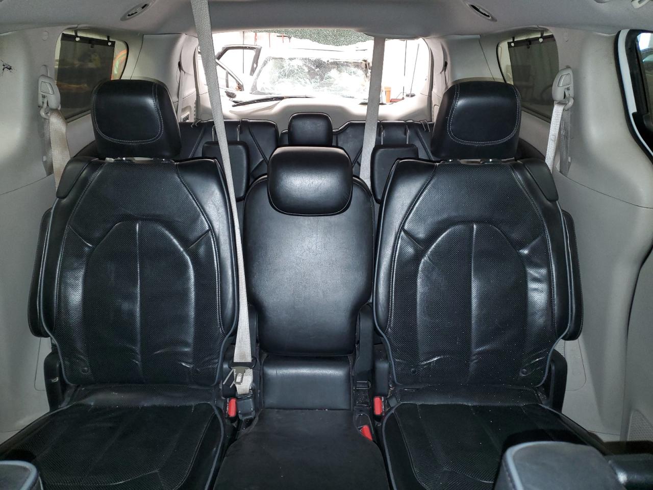 2017 Chrysler Pacifica - Image 10
