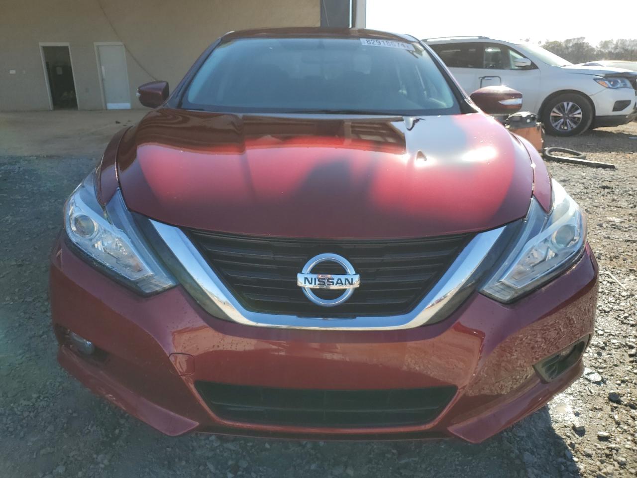 2017 Nissan Altima - Image 5