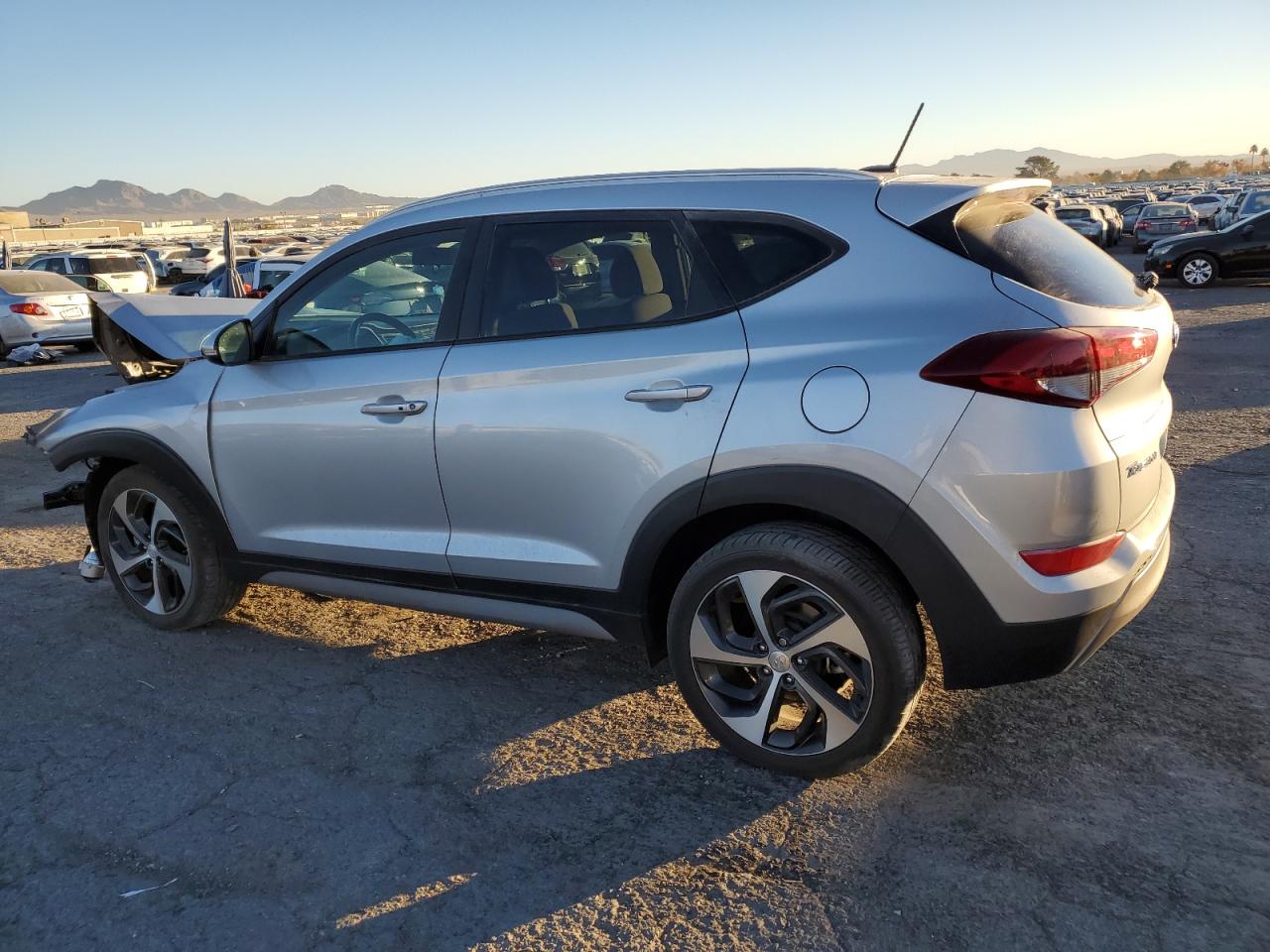 KM8J33A27HU369547 2017 HYUNDAI TUCSON - Image 2