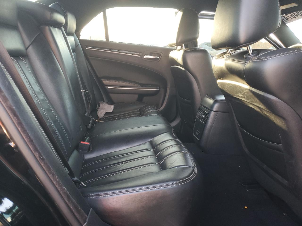 2020 Chrysler 300 - Image 10